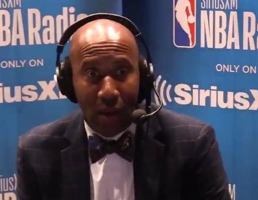 边锋赛后晒伤痕，网友称其太拼了（边锋赛后晒出伤痕，网友直呼拼劲十足）