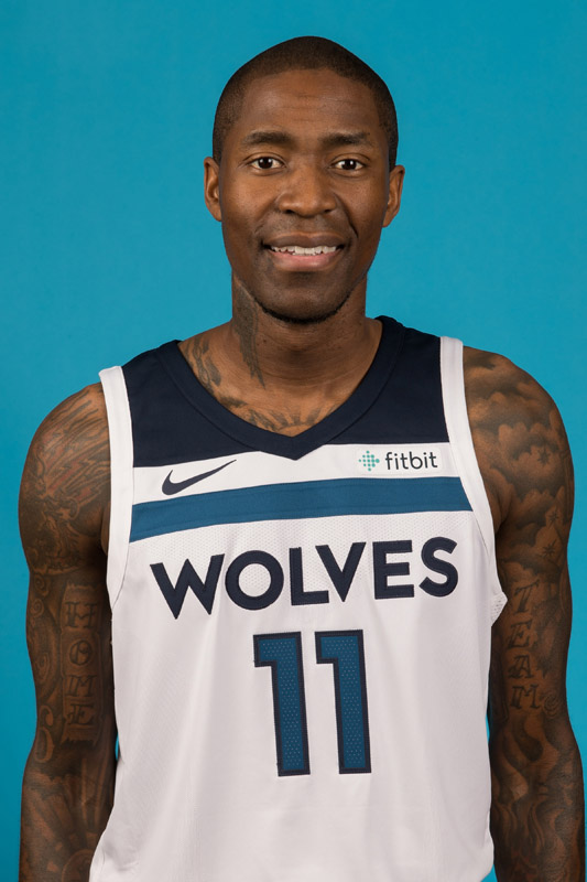 诺坎普新王？17岁的亚马尔和梅西谁更强？（诺坎普新王之争：17岁亚马尔能否比肩梅西？）