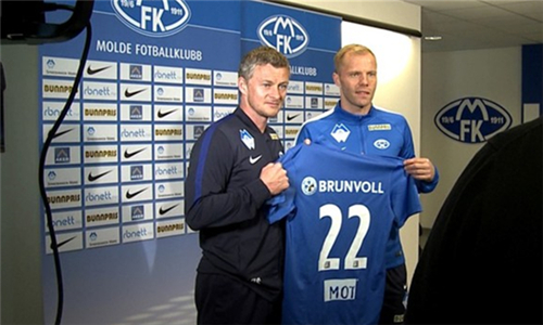 都体：弗拉霍维奇遭遇左腿拉伤，预计将缺阵至今年年底（《都灵体育报》：弗拉霍维奇左腿拉伤，预计缺席至今年年底）