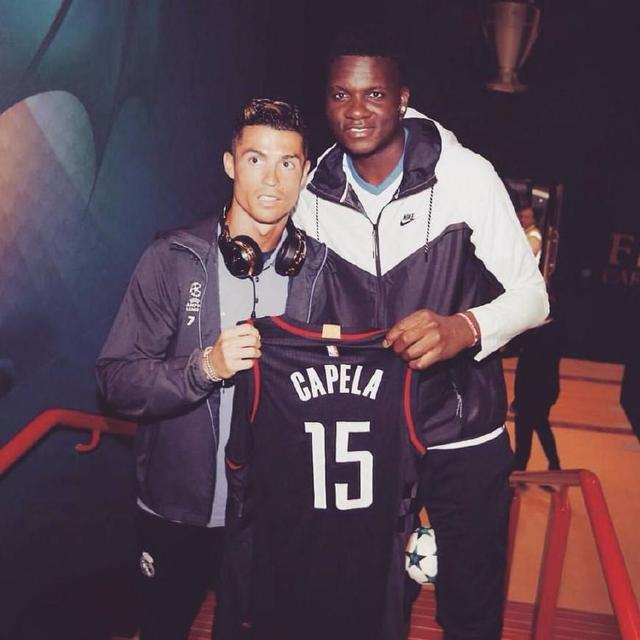 博主：河南队今天下午飞往上海，随后将与海港热身（博主：河南队今日下午飞赴上海，随后与海港进行热身赛）