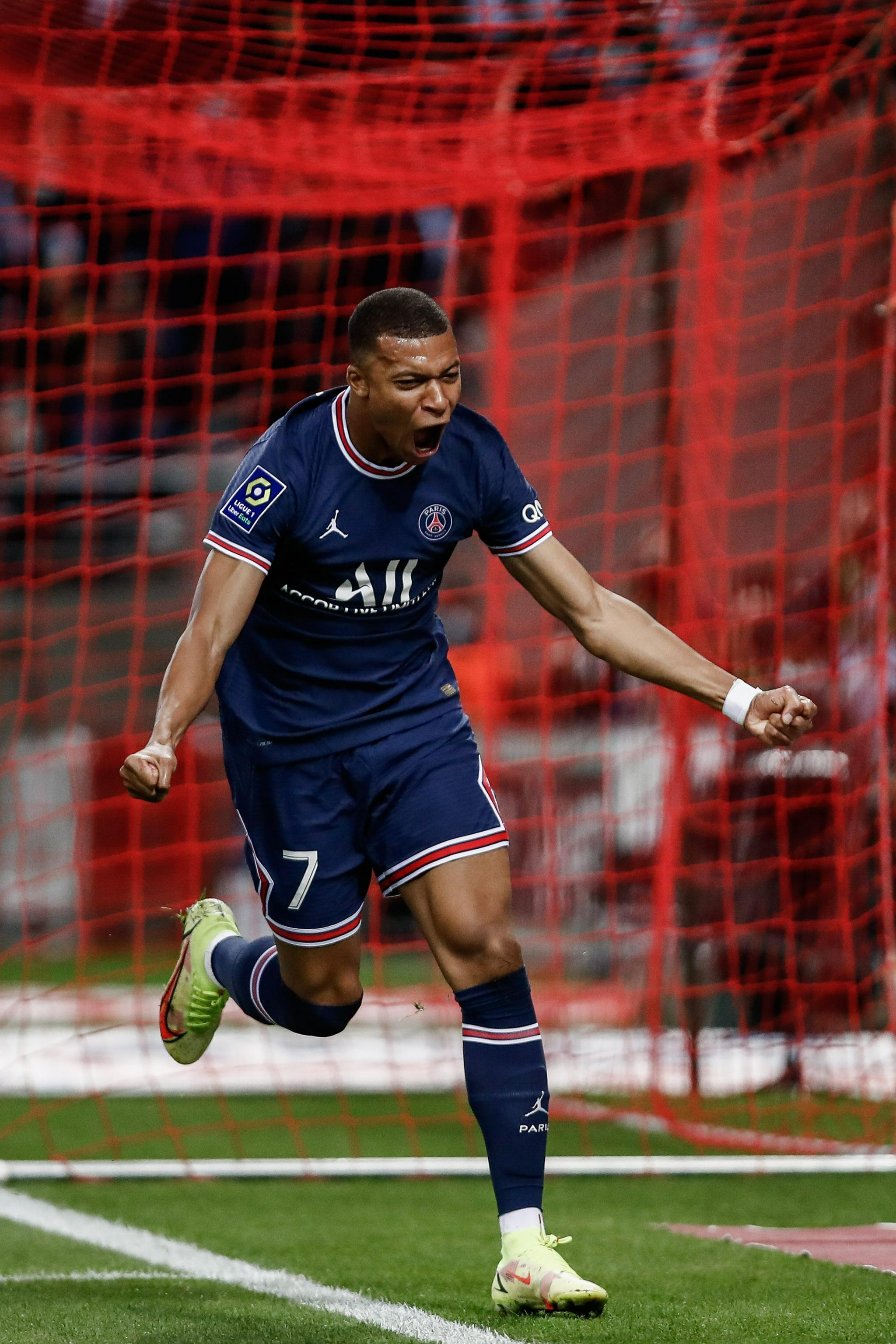 莱曼：现在的拜仁比不败之师更具统治力；阿森纳夏窗钱花得值（莱曼：如今的拜仁统治力胜过不败之师；阿森纳今夏投入物有所值）