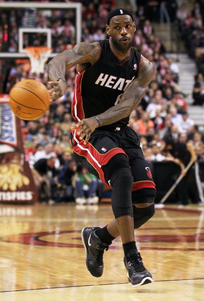 库里至少再缺席3场！科尔表示期待他能在与森林狼的比赛回归（科尔：库里至少还将缺席3场，争取战森林狼时复出）