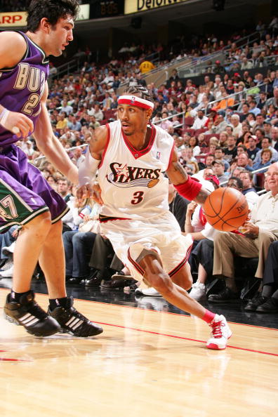 阿贾克斯临时主帅：本菲卡第一球是越位的，这不应该发生（阿贾克斯代理主帅：本菲卡首球越位在先，本不该被判有效）