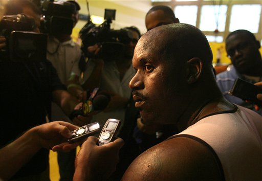 船记：我跟队报道多年，凌晨赶走队史GOAT真是头回见（船记：随队多年 头一次见凌晨送走队史第一人）