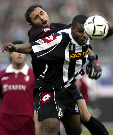 英格兰近8次世界杯对阵欧洲球队6负，近两届均被欧洲球队淘汰（英格兰世界杯近8战欧洲队输6场，连续两届被欧洲对手淘汰）