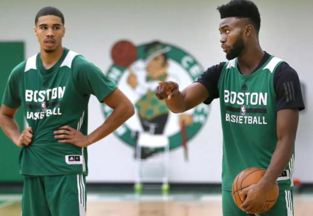 费迪南德：阿里也是一个普通人，并不是所有球员都能收获成功（费迪南德：阿里只是普通人，并非每个球员都注定成功）