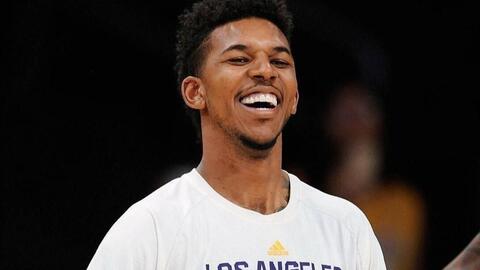 安东尼：无缘塞维利亚德比让我备受煎熬；伊斯科的碰撞很奇怪（安东尼：缺席塞维利亚德比让我煎熬；伊斯科那次碰撞离奇）