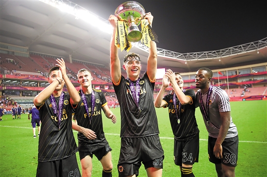 小花生退役后台痛哭！ruler赛后采访狂言：我们已经在选皮肤了（小花生宣布退役后台落泪，Ruler赛后豪言：我们已经开始选冠军皮肤了）