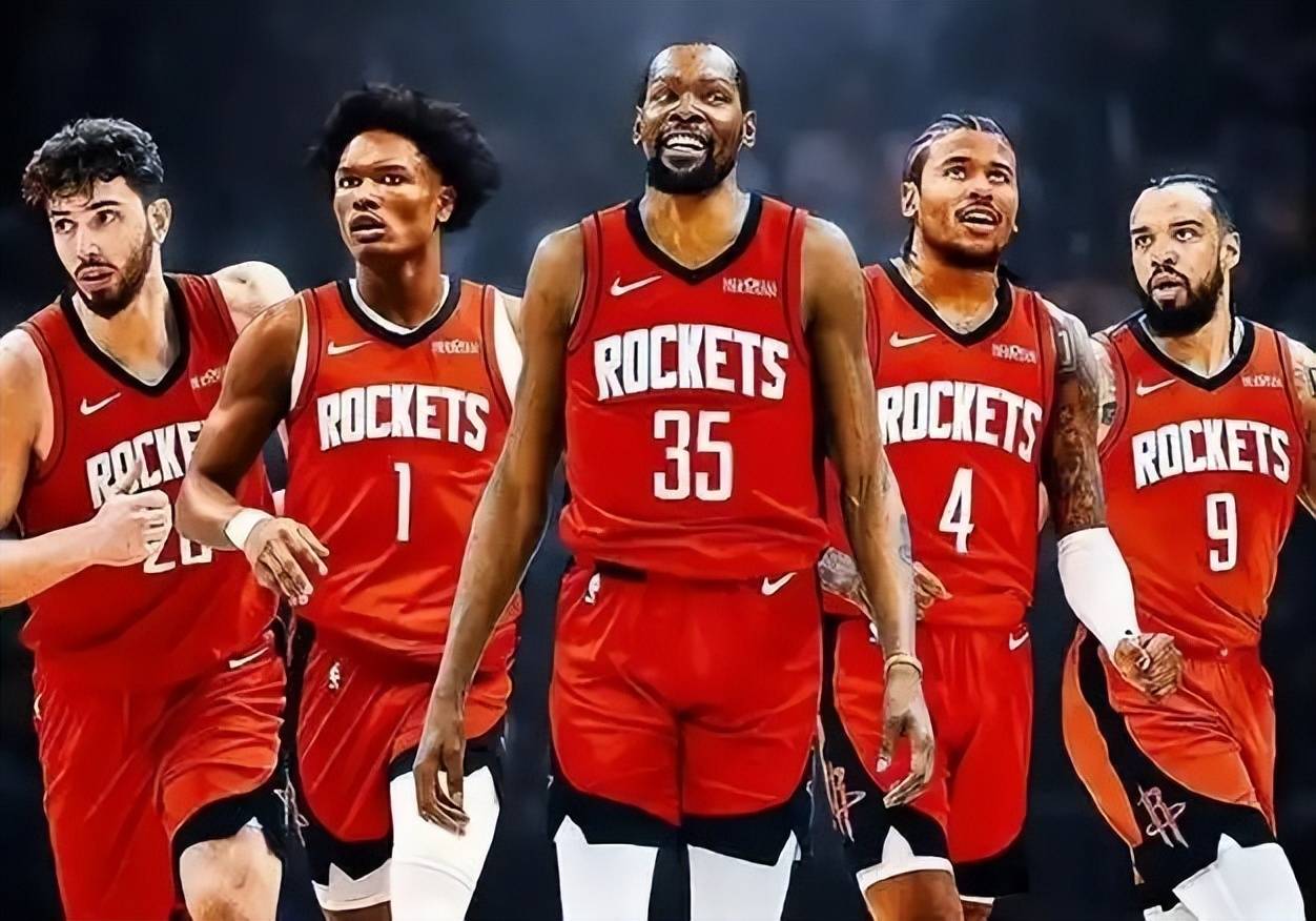 姆巴佩晒手拿全场MVP奖杯和比赛用球照片：团结一致✊🏽（姆巴佩晒照：手捧全场最佳奖杯与比赛用球，团结一心✊🏽）