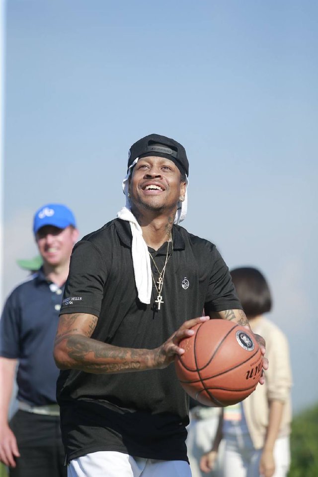 他踢得太聪明了（他踢球太有脑子了）