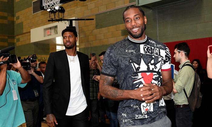 每体：巴萨有意左后卫索萨，想用桑托斯欠的290万欧锁定交易（每体：巴萨相中左后卫索萨，拟以桑托斯所欠290万欧作筹码敲定转会）