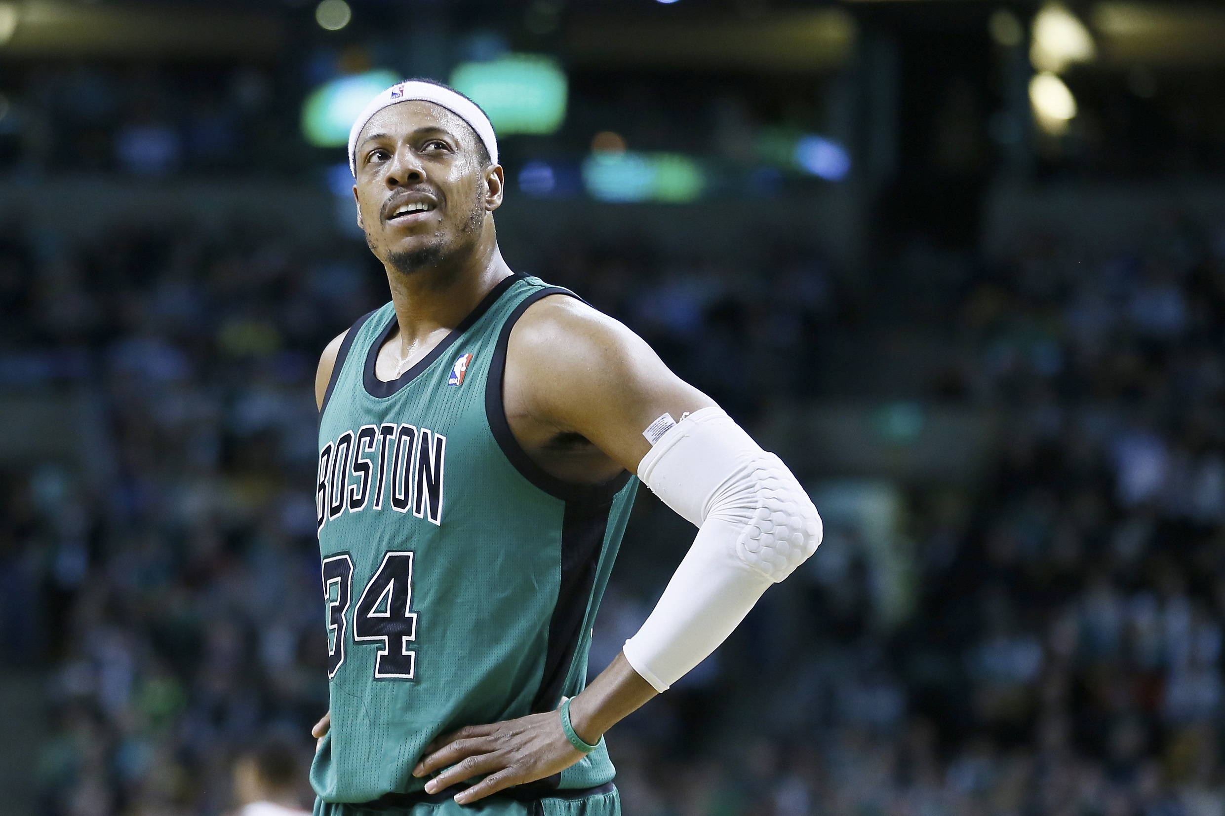 镜报：麦克托米奈上赛季意甲收官战亲签球衣成交价超2.4万欧（镜报称：麦克托米奈上赛季意甲末轮亲签球衣拍卖价超2.4万欧）