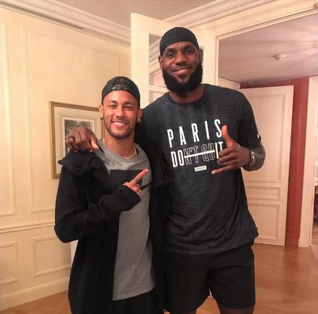 西甲：巴萨主场4-1大胜瓦伦西亚（西甲联赛：巴萨主场4-1力克瓦伦西亚）