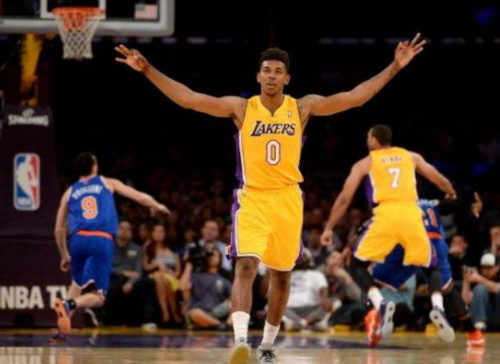 法国客场3-1逆转阿塞拜疆，马特塔、阿克利乌什破门，古斯托两助攻（法国客战阿塞拜疆3-1上演逆转：马特塔、阿克利乌什建功，古斯托双助攻）