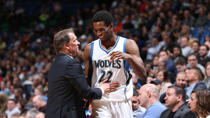 足球报：浙江队花4亿是谣言；韦世豪、李磊先后来做康复（《足球报》：浙江队花4亿元系谣言，韦世豪与李磊先后进行康复）