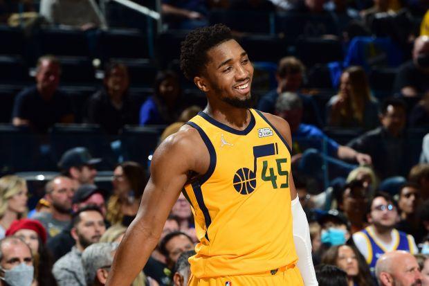 首秀惊艳！江苏外援爱德华兹&亨特合砍51分（江苏双外援首战发威：爱德华兹与亨特合砍51分）