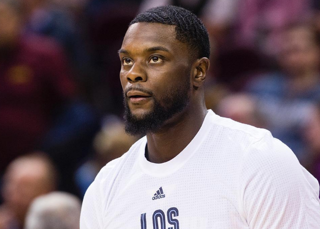 德乙半场：贝尔纳特屡献神扑，汉诺威暂0-0卡尔斯鲁厄（德乙半场战报：贝尔纳特神勇连扑，汉诺威与卡尔斯鲁厄暂时0-0）