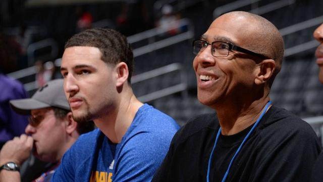 球星任意球脚法惊艳亮相（球星展现惊艳任意球脚法）