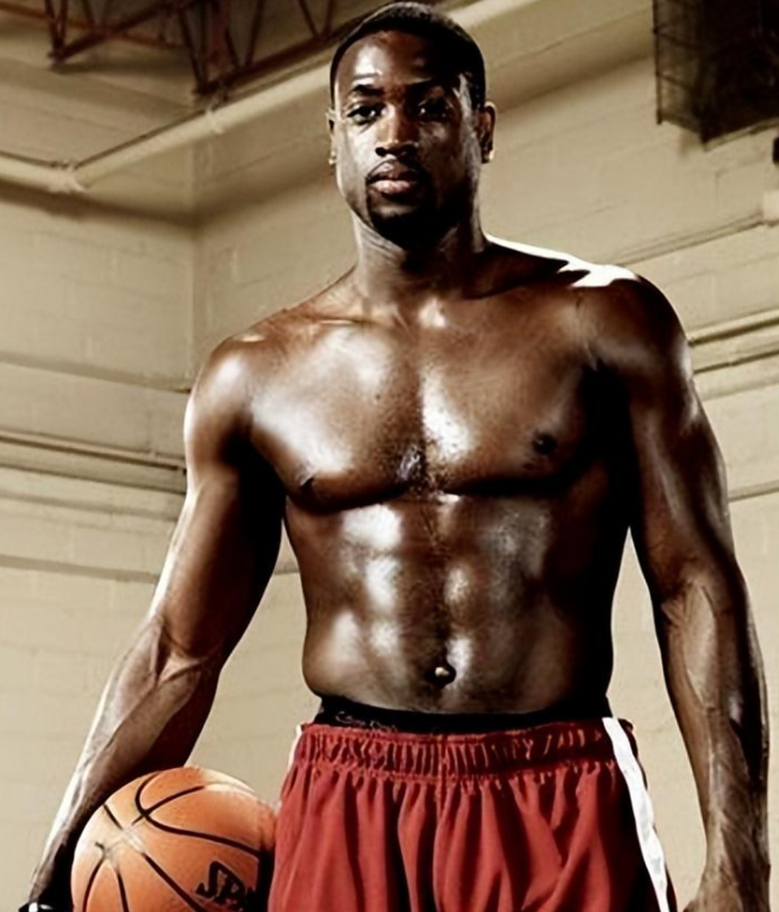 曼联中场梅努的未来：从边缘到重生（从边缘到崛起：曼联中场梅努的前路）